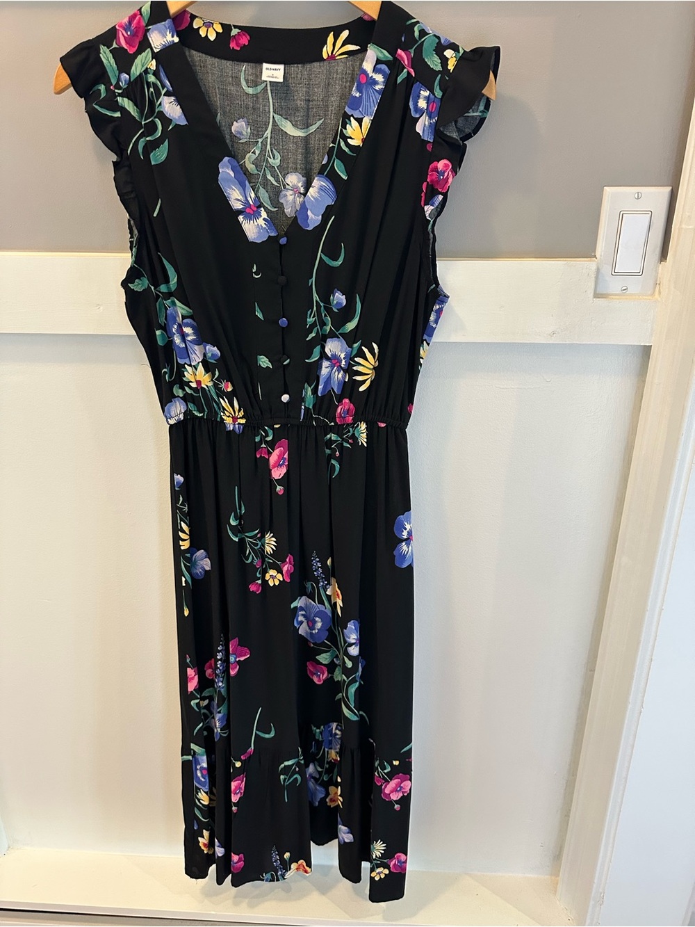 Old Navy Black Floral Midi Dress with V-Neck
Size S